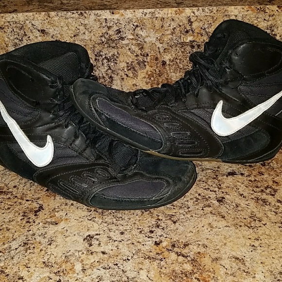 black nike wrestling shoes